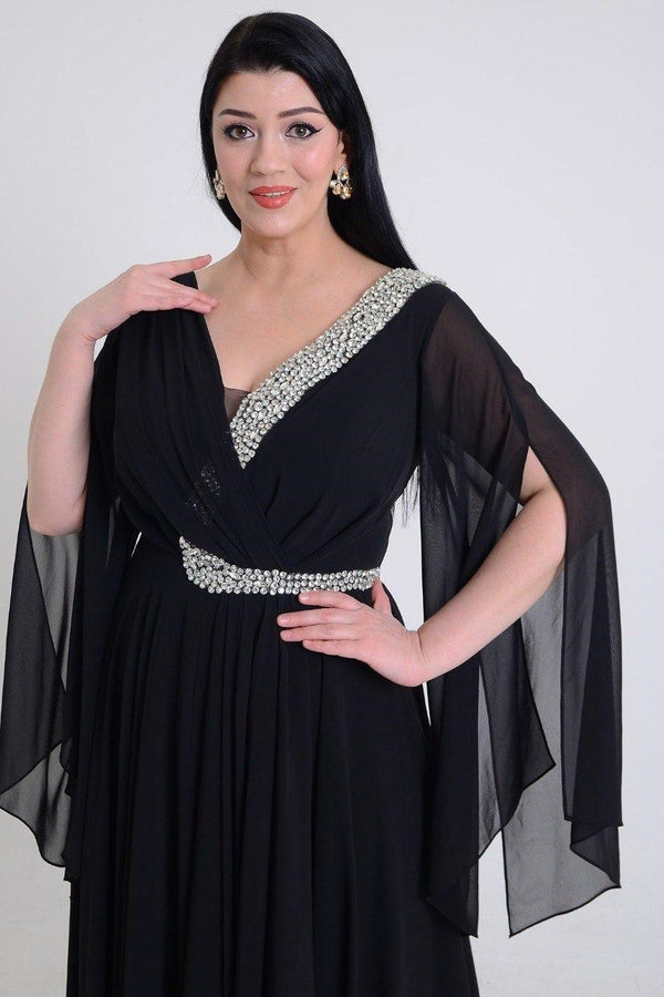 رقبة على شكل حرف V وأكمام قصيرة